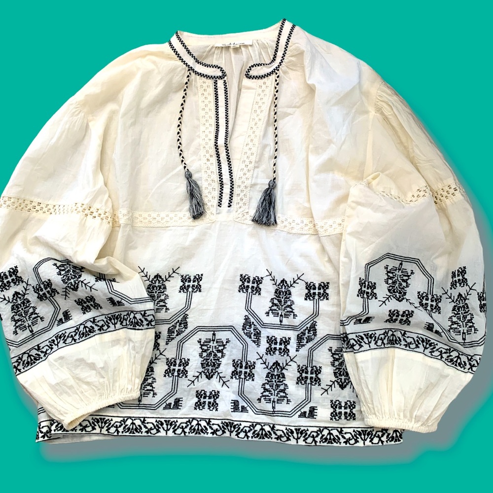 Boho style blouse 🌻off white . Size L . Cotton .